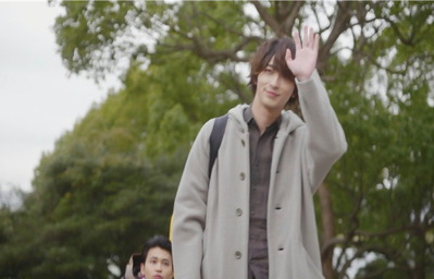 レンに手を上げる直輝