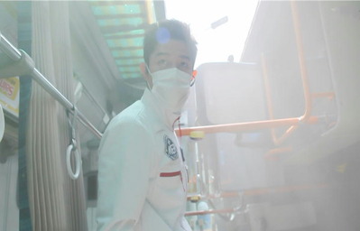 車両の中に入った喜多見