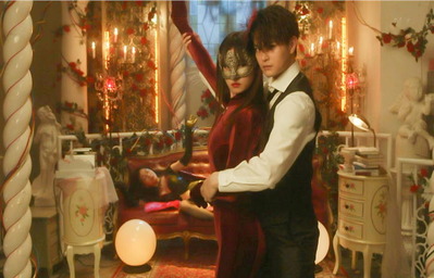 倒れていく美羽