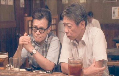 何故、そんな怪しい輩と総理が・・