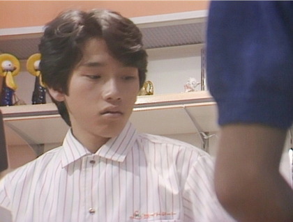 レジを打つ矢崎