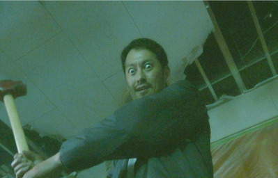 67ハンマーを振りかざす