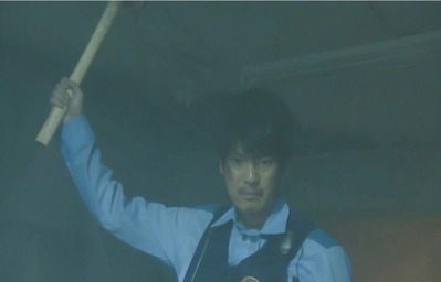 15ハンマーを振りかざす彰吾