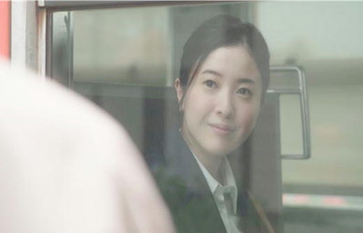 車内から父を見る