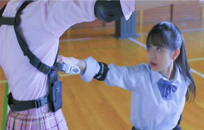 至近距離で銃を当てられ