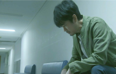 43呆然としている彰吾