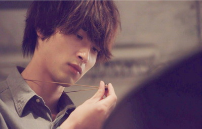 昔を思い出している直輝