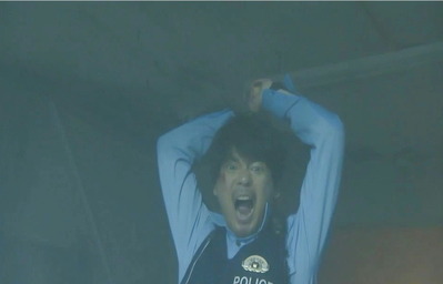 17ハンマーを振り下ろす彰吾