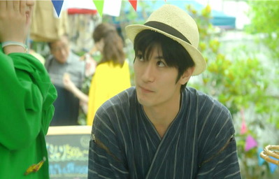 だから、このワンピに似合うアクセサリー選んでよ