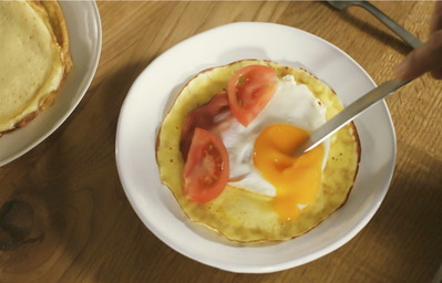 ハムエッグの黄身をつぶして