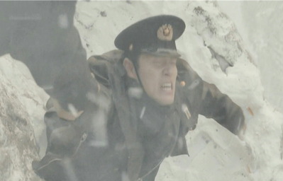 未来の息子に命を託している佐野文吾