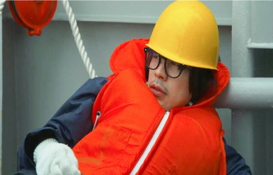 沢井を見る藤木