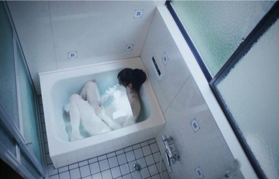 浴槽で死んでいる母