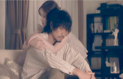 抱きしめる新谷