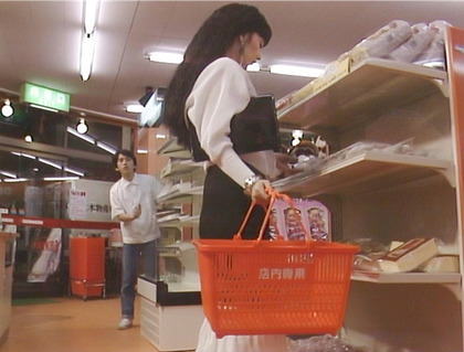 その女性が気になる矢崎