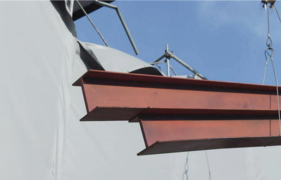 鉄骨が落下してくる・・