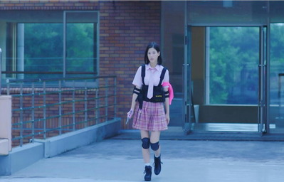 アタックガールガンに近づく松子