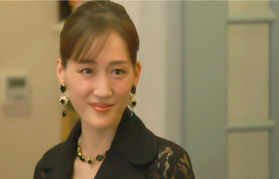 陸に微笑む姿日高の彩子