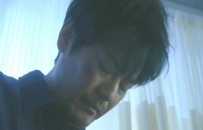 36あの日、妻が遺したカードを見ていた彰吾