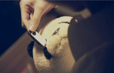 パンダのぬいぎるみからメモリーステックが出てきた