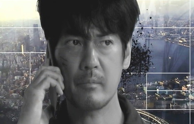 電話を受けている樋口彰吾