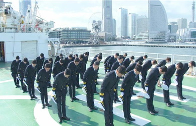 みなてせ敬礼する