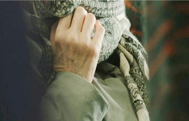 後ろで蚊帳を隠している万物