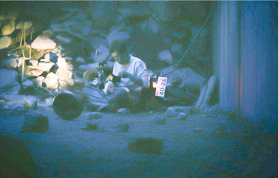 自分が作った弁当を食べている