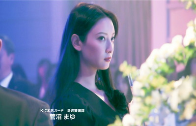 警備にあたる菅沼まゆ