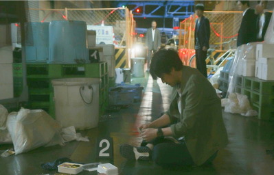 32現場に座る彰吾