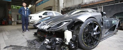 Koenigsegg-Agera-R-Crash-Hartvoorautos-3-610x250