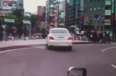 神戸 沢井国一容疑者 63 暴走した車が歩行者に突っ込む事故 7人重軽傷 三ノ宮 ドラレコ速報 事故ニュースまとめ 神戸 沢井国一容疑者 63 暴走した車が歩行者に突っ込む事故 7人重軽傷 三ノ宮 ドラレコ速報 事故ニュースまとめ