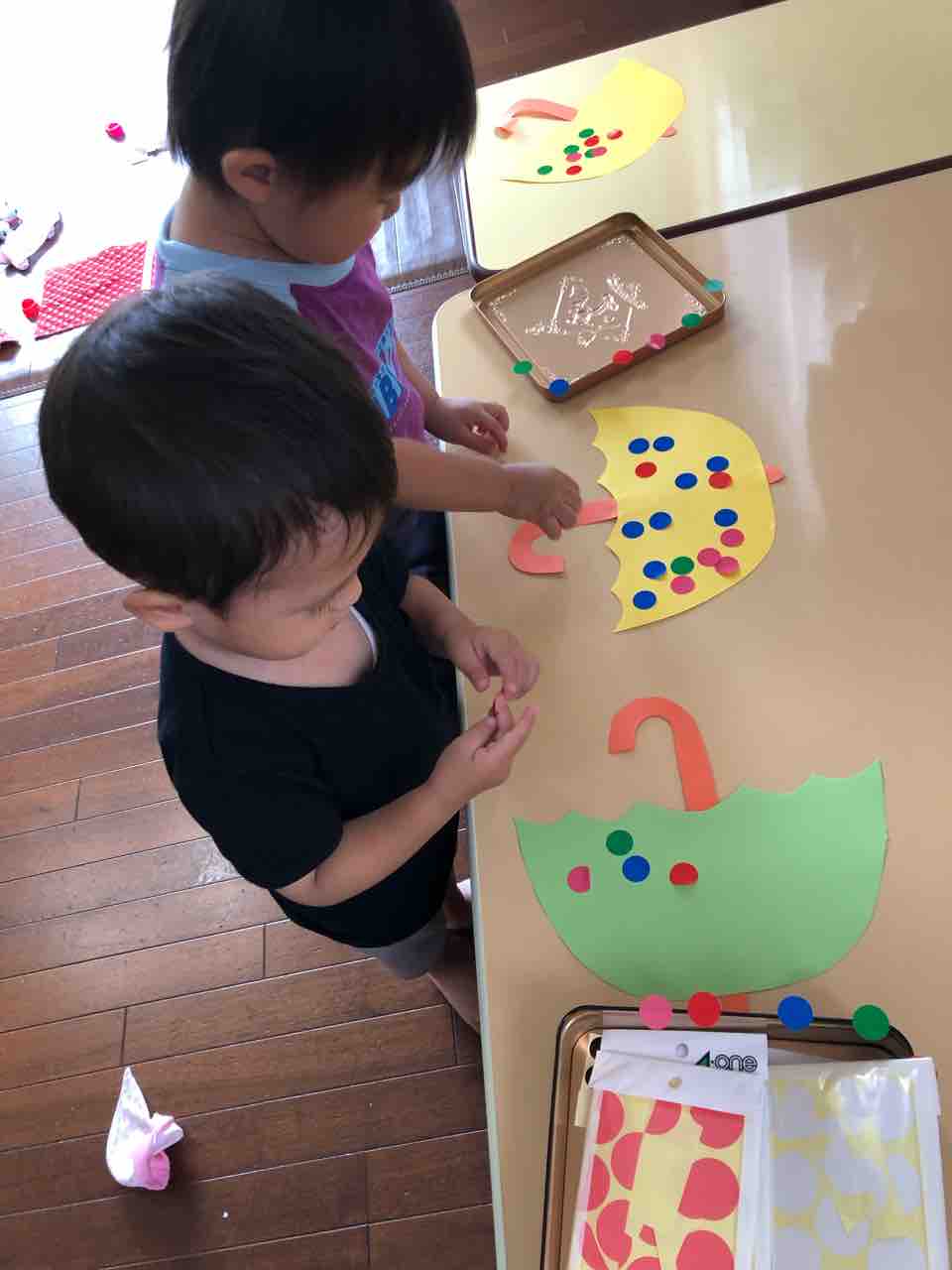 シールで製作 Doremi Nursery シールで製作 Doremi Nursery