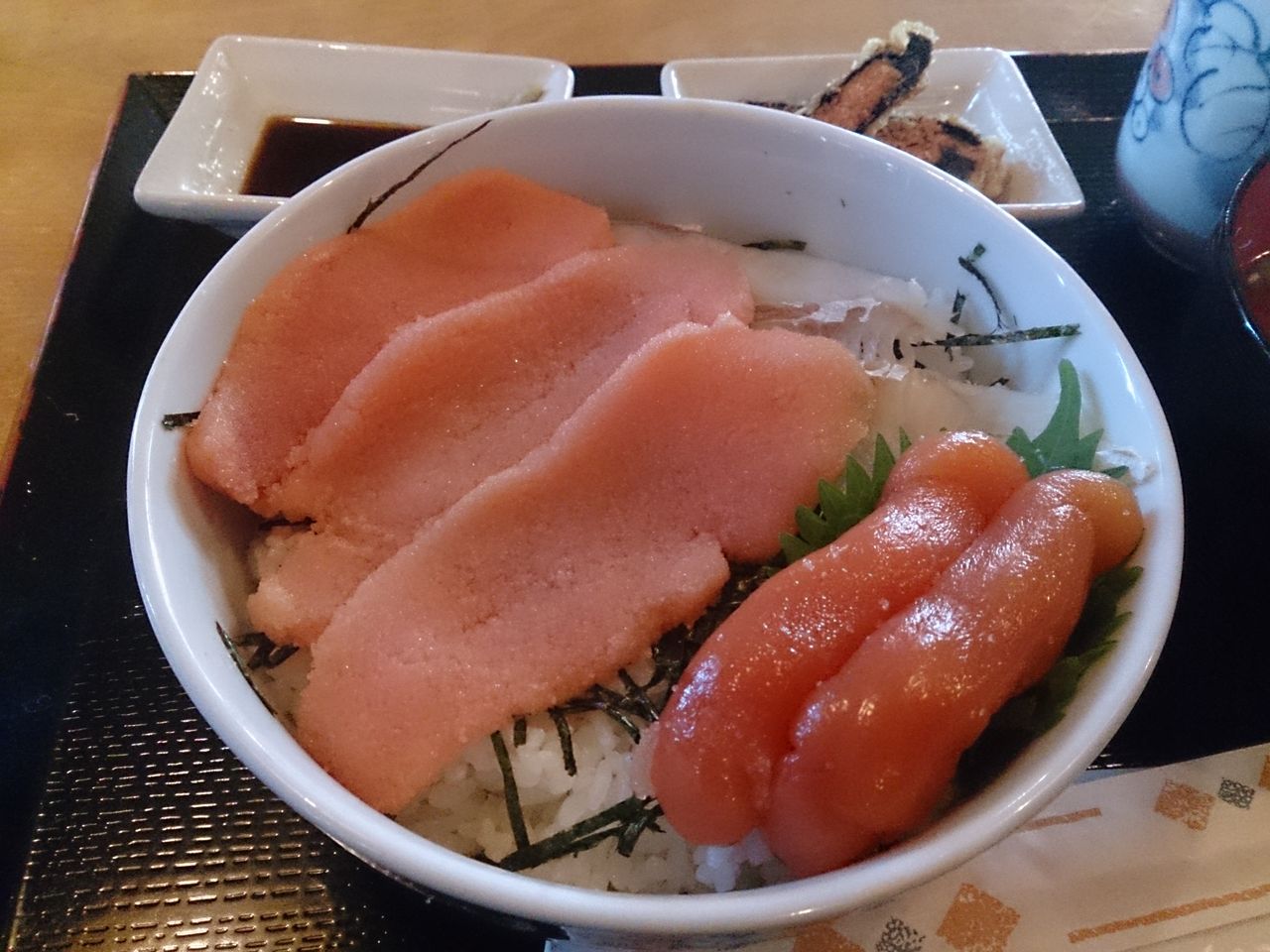 道南の旅初日 ②白老町虎杖浜の「たらこ家虎杖浜」さん : 食材調達人