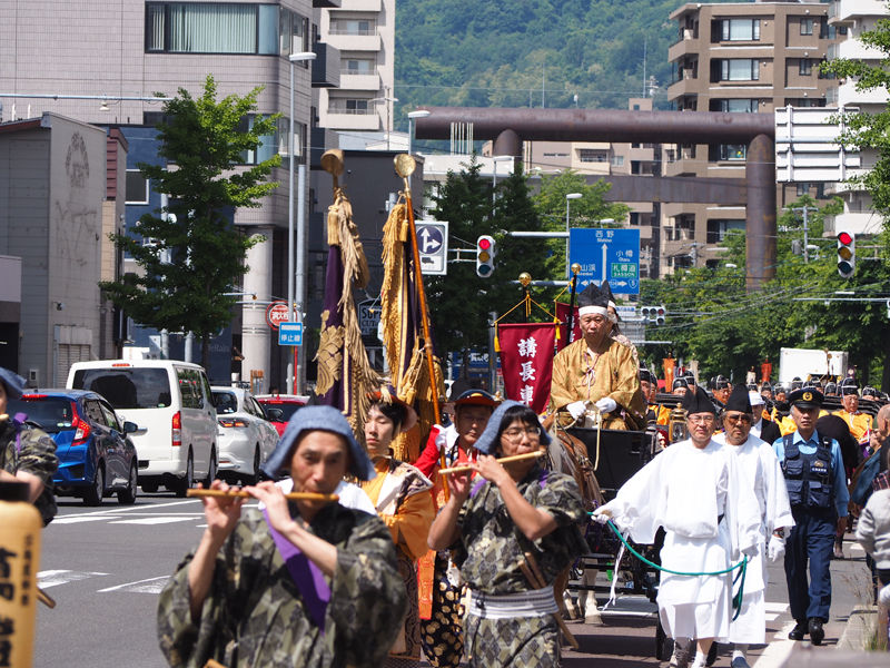 北海道三大祭 明治時代からの歴史ある北海道神宮例祭 6月16日は市街地を練り歩く神輿渡御 北海道よりみち話 北海道の果てまで行ってみよう 北海道三大祭 明治時代からの歴史ある北海道神宮例祭 6月16日は市街地を練り歩く神輿渡御 北海道よりみち話 北海道の果てまで行ってみよう