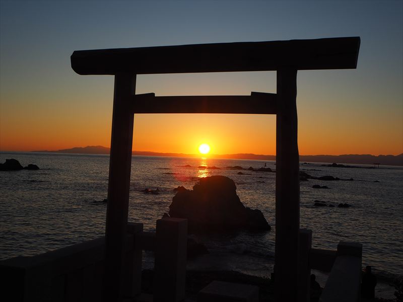 神奈川県葉山町】故石原裕次郎も愛した富士山と夕日が見られる絶景の