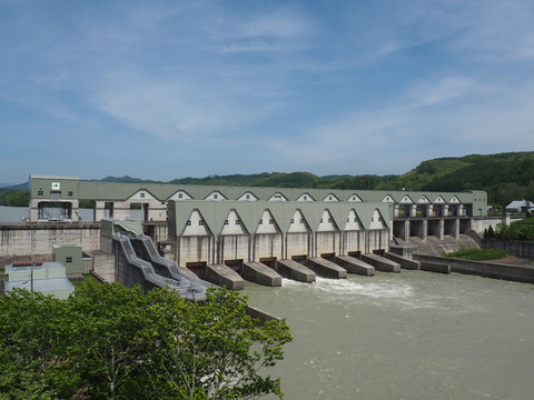 ダム アイヌの聖地にある巨大ダム 二風谷ダム 北海道よりみち話 北海道の果てまで行ってみよう ダム アイヌの聖地にある巨大ダム 二風谷ダム 北海道よりみち話 北海道の果てまで行ってみよう