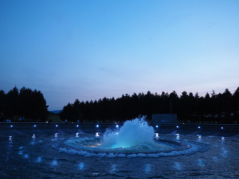 モエレ沼公園の幻想的なライトアップ噴水ショー 北海道よりみち話 北海道の果てまで行ってみよう