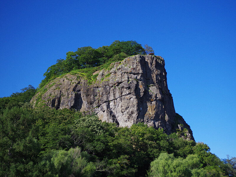 展望 遠軽市街地を一望できる標高160 8mの岩場 ガンダムの名前の由来に 遠軽町のシンボル 瞰望岩 がんぼういわ 北海道よりみち話 北海道の果てまで行ってみよう 展望 遠軽市街地を一望できる標高160 8mの岩場 ガンダムの名前の由来に 遠軽町のシンボル 瞰望岩 がんぼういわ 北海道よりみち話 北海道の果てまで行ってみよう