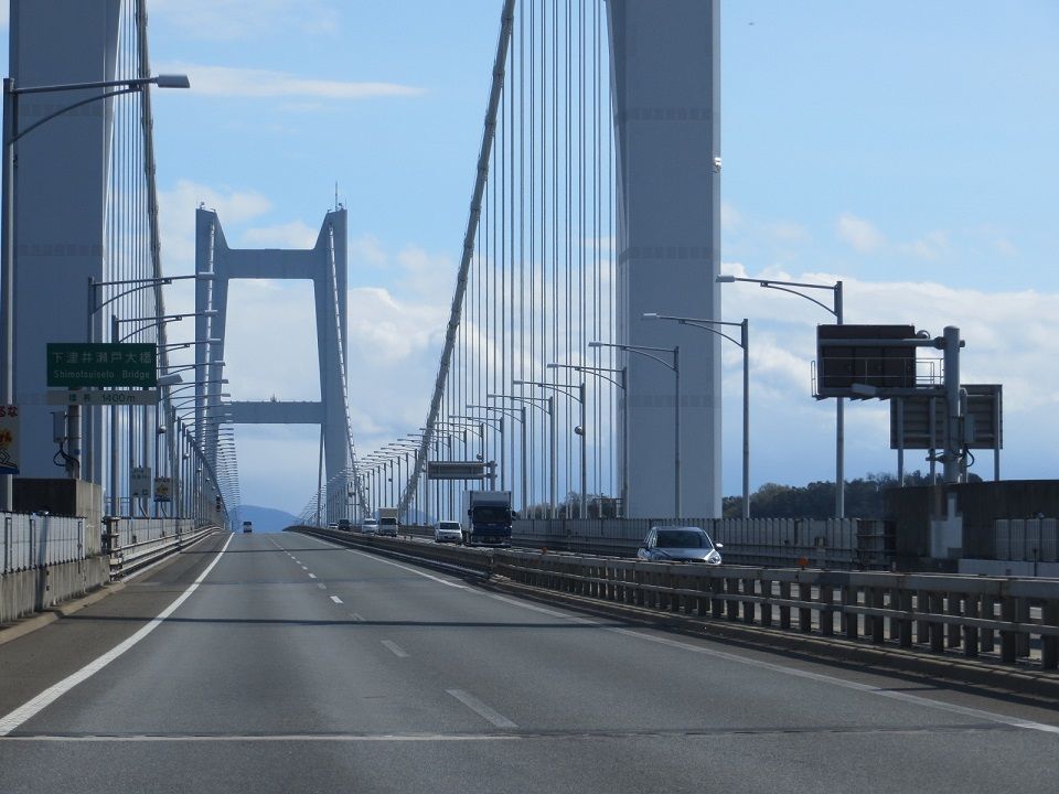 瀬戸大橋 さぬきの中心から日々を語る