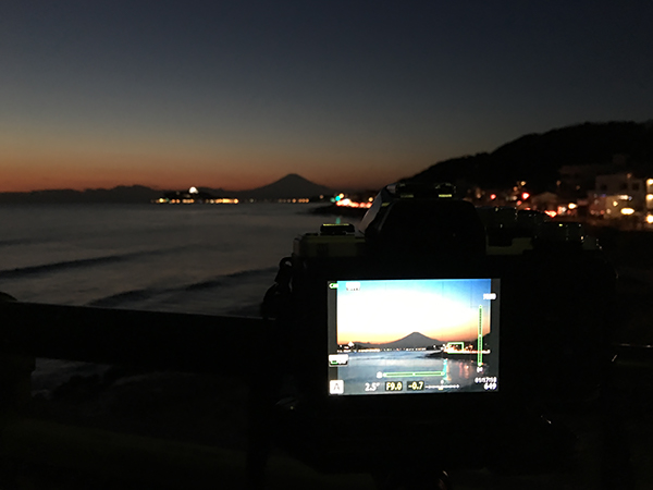 EM10M2_14UsingTripod