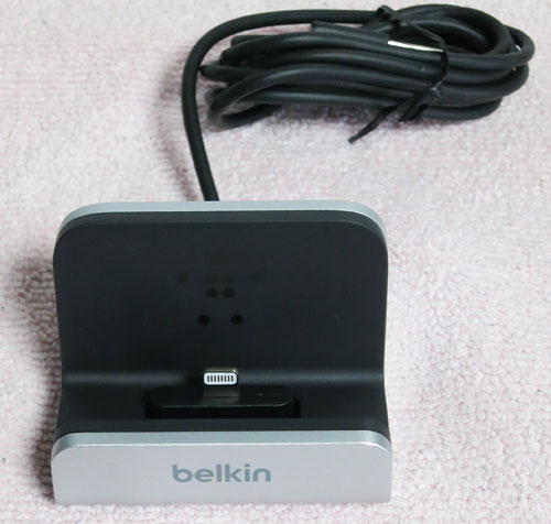 iPhone5_Belkin_ChargeSyncDock03