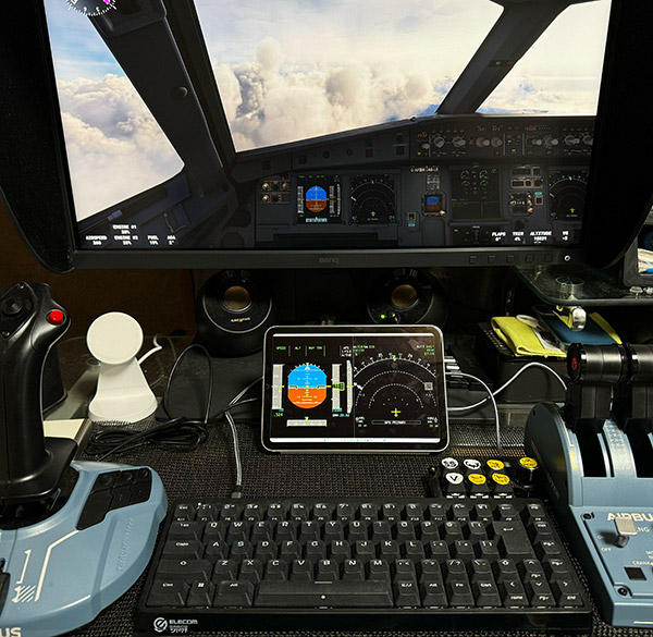 VisionOwl_10.5USBMonitor37withGamingPC