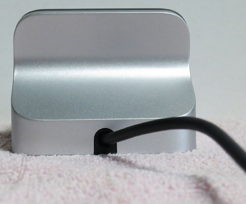 iPhone5_Belkin_ChargeSyncDock04
