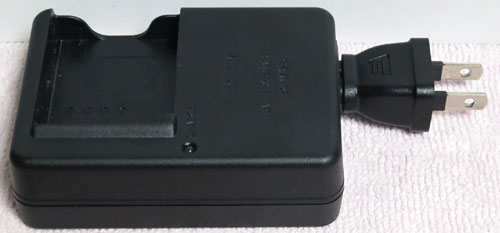 X-E1_ACAdaptor_withPlug1