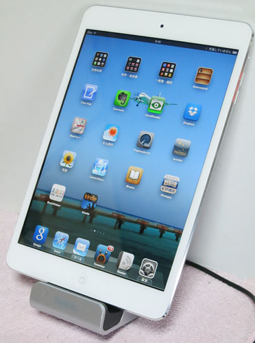 iPhone5_Belkin_ChargeSyncDock16