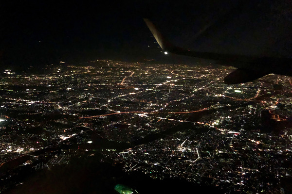 iPhoneX_Camera10NightAirplaneWindow