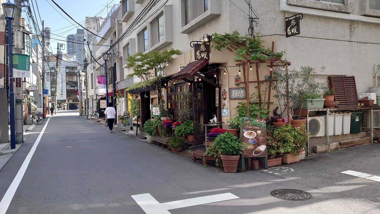 ラブライブ 新作のモデルで青山にある カフェ香咲 店主のツイートが波紋 アニメとかうちのカラーに合わない 客層が結構おしゃれだしオタクの人は浮きまくるかとー 笑 同人速報