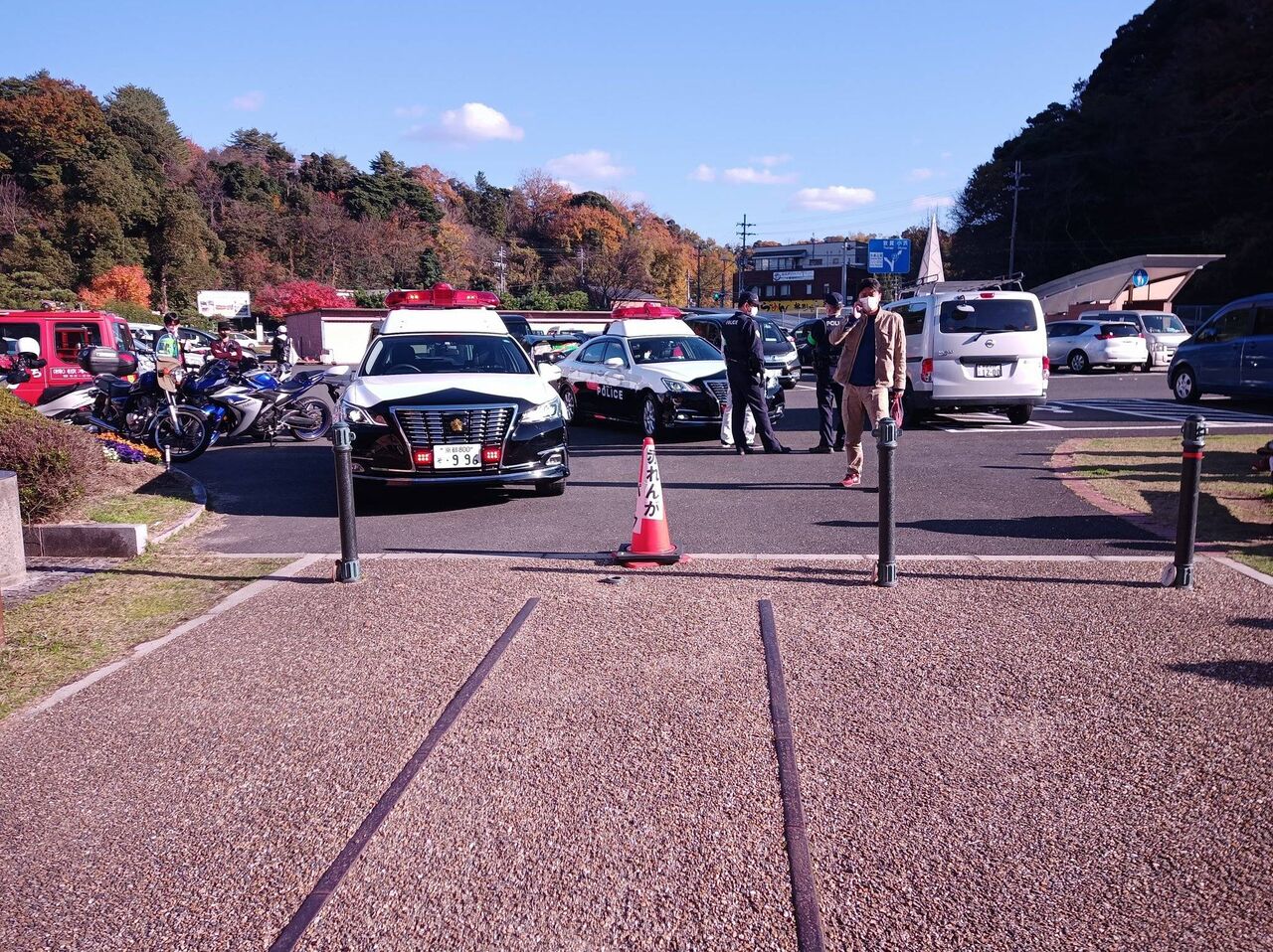艦これ 舞鶴での 砲雷撃戦 よーい にて盗撮が発生か パトカーが到着しレイヤーのスカートの下を盗撮した犯人は警察に連行された模様 同人速報 艦これ 舞鶴での 砲雷撃戦 よーい にて盗撮が発生か パトカーが到着しレイヤーのスカートの下を盗撮した犯人は警察に連行された模様 同人速報