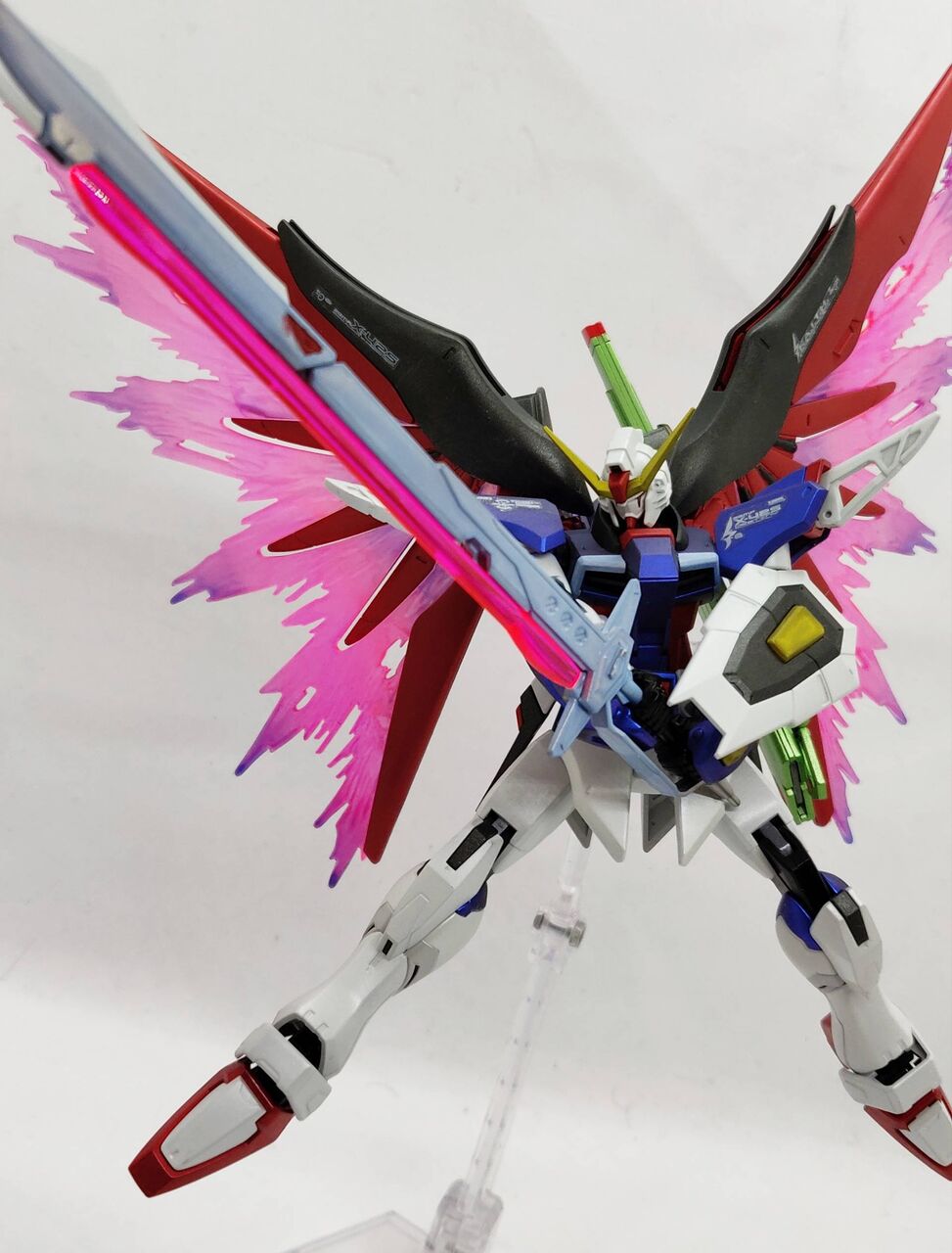 デスティニーガンダムとかいう両腕破壊されたら何も出来ない無能機体wwww 同人速報